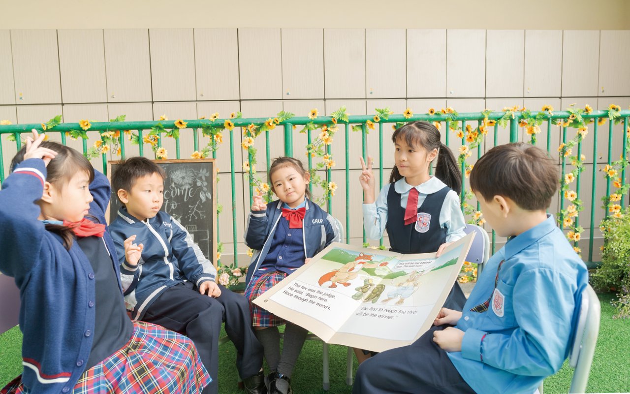 在小息期間，高年級學生還擔任「Reading Buddies」
