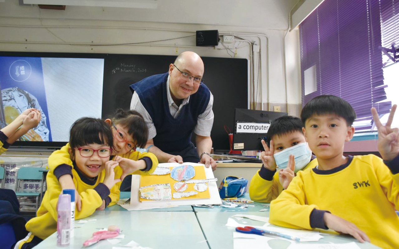 學習相關的英文知識並與外籍老師進行交流