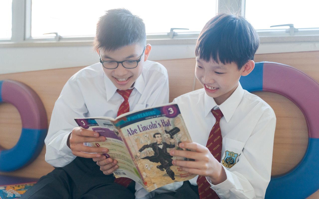 學校希望學生能深入了解圖書館老師一天的工作