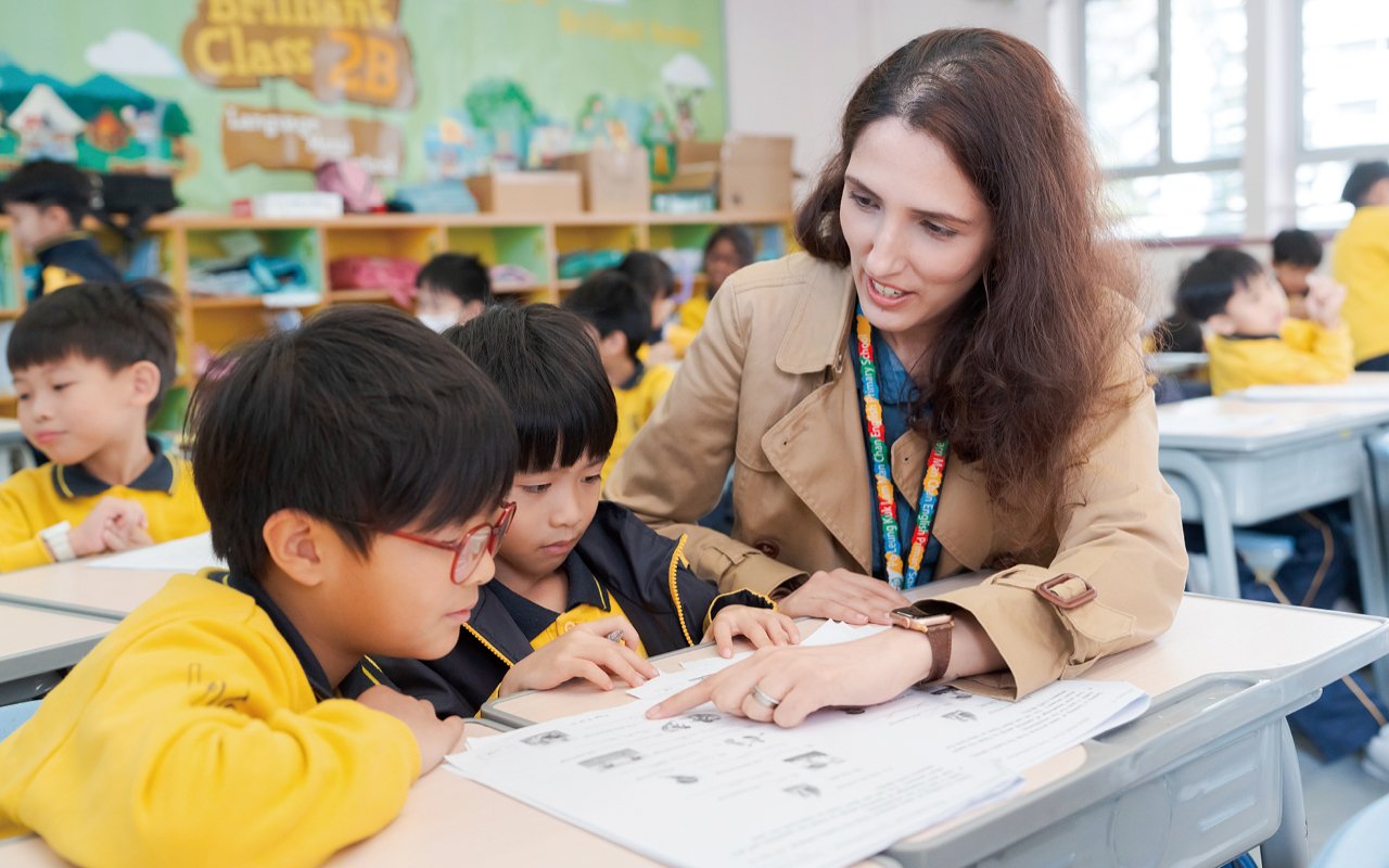 在英文科組內，6位都是外籍老師，豐富了教育上不同的經驗
