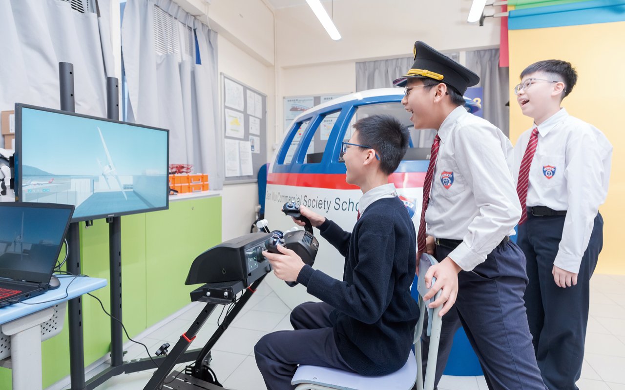 學校還引入模擬飛行器