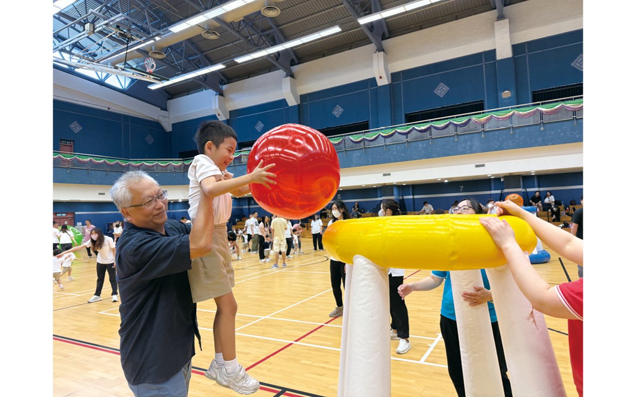 定期舉行家長日