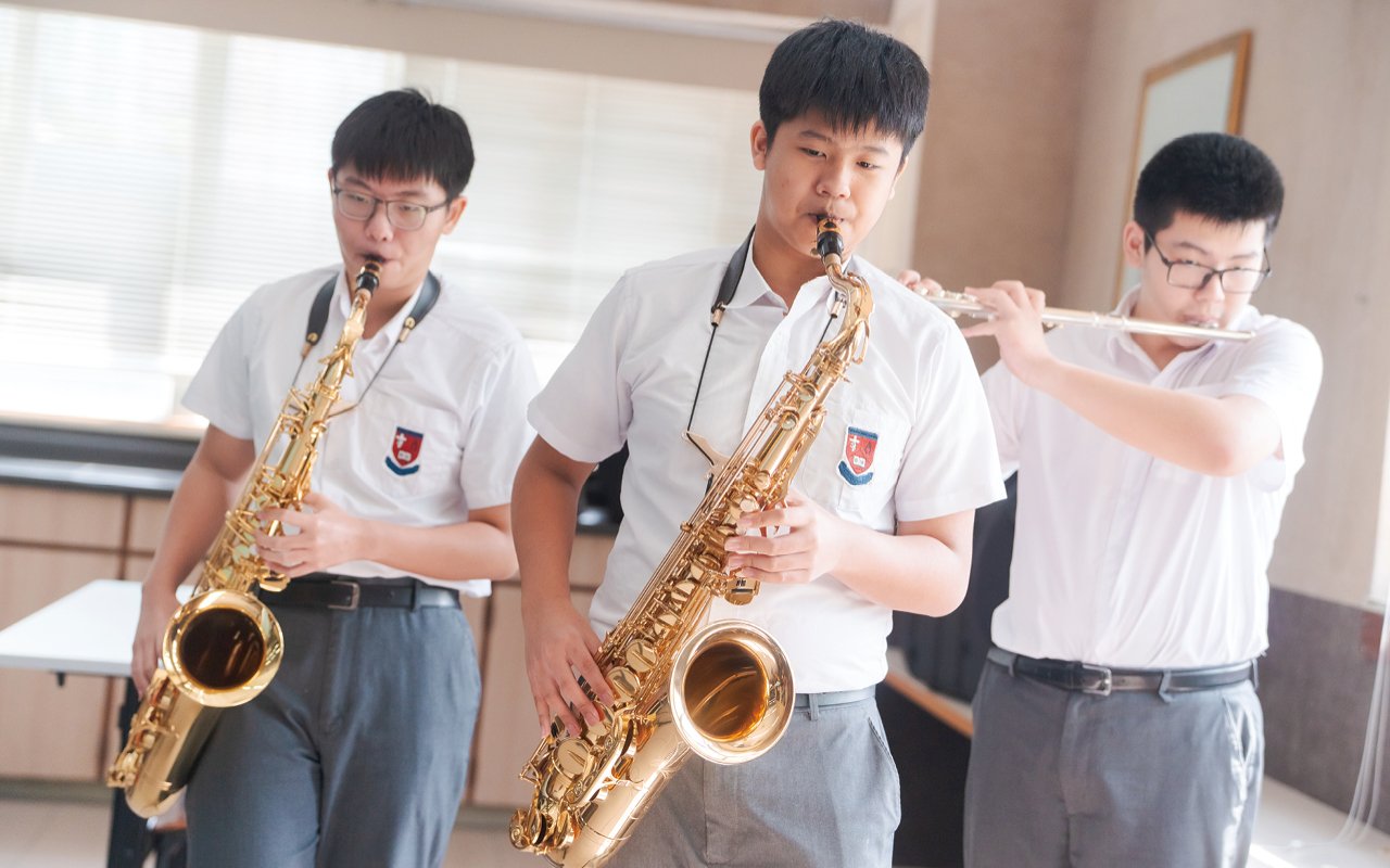 The school vigorously promotes diverse learning experiences